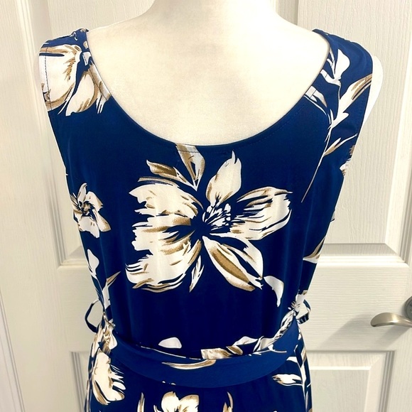 Papillon Navy Floral Jumpsuit With V Boni Neck Cropped Wide Leg Tie Belt Size L - Picture 10 of 16